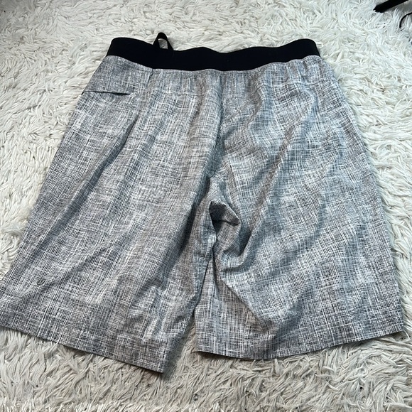 🔥$SALE$🔥 Lululemon Men's unlined Shorts - Picture 4 of 5